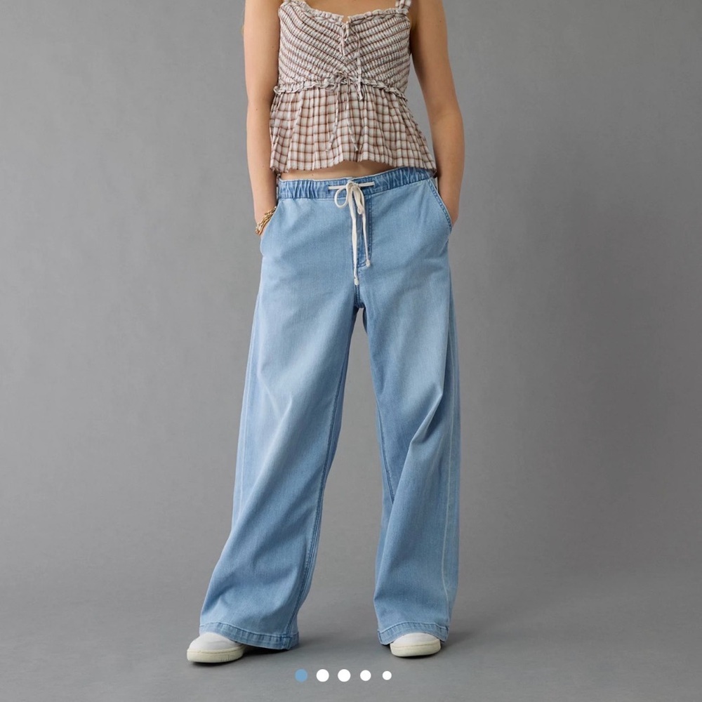 AE Stretch Low-Rise Ultra Wide-Leg Pull-On Jean in Skylight